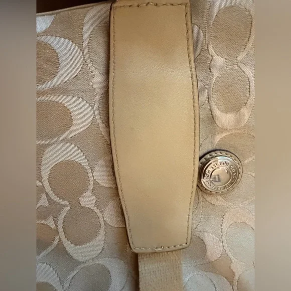 **SALE**Coach Beige Signature Crossbody Bag from 2008 - Picture 15 of 16